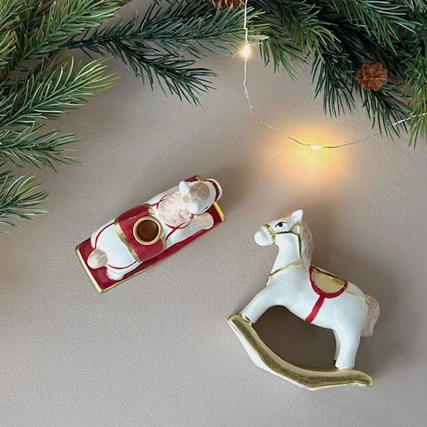 Gyngehest t/kertelys 9x3x10cm keramik 