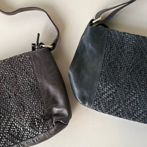 Crossbody flet skind