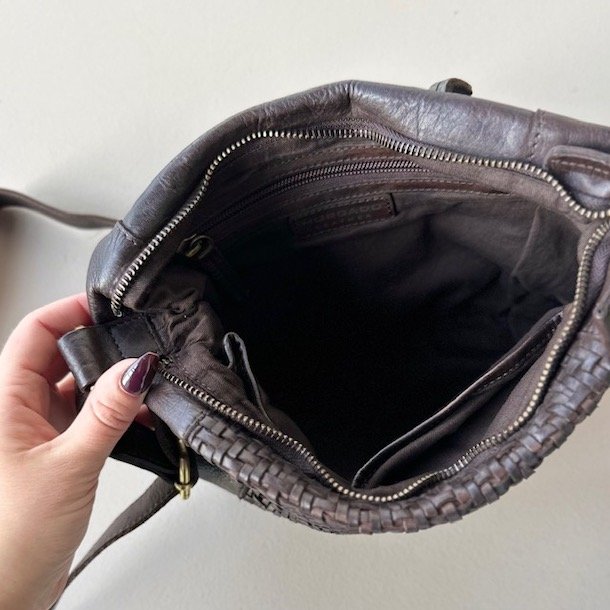 Crossbody flet skind