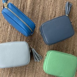 Crossbody med kvast skind