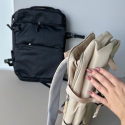 Rejse rygsk med computer rum