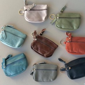 Lille pung dusty med nglering skind