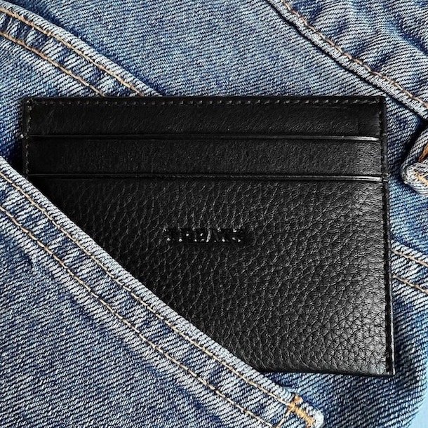 Uma Kortholder skind