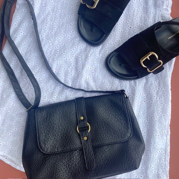 crossbody med klap