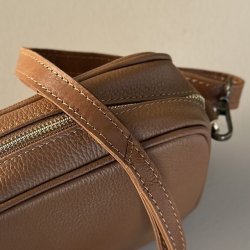 Taskerem smal cognac Skind