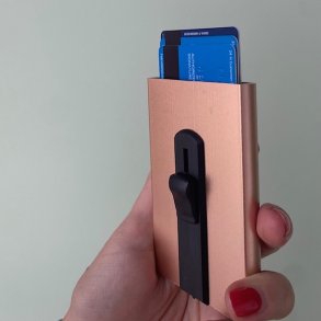 Metal kortholder push