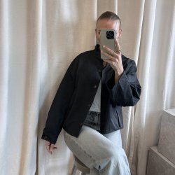 Kort Emma jakke med elegant snit 
