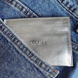 Uma Kortholder skind