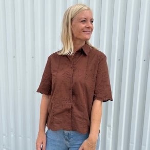 Kortrmet skjorte med broderi CHOKO str. S-L