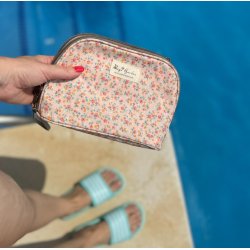 Toilettaske flora mellem blomst