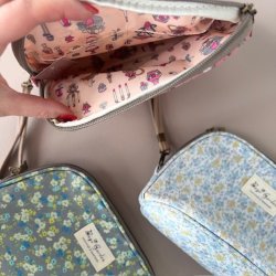 Toilettaske flora mellem blomst