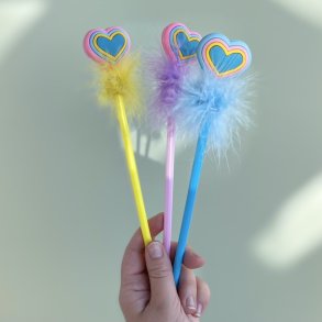 Kuglepen hjerte og fjer