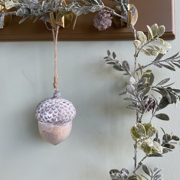 Agern til dekoration med ophng  Tr