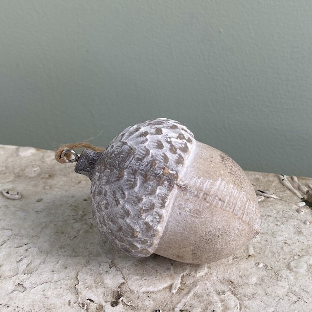 Agern til dekoration med ophng  Tr