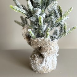 Juletr med sne og jute fod, H 80 cm