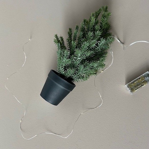 Kunstig grantr med lyskde