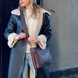 Crossbody med kanvas rem og mange rum