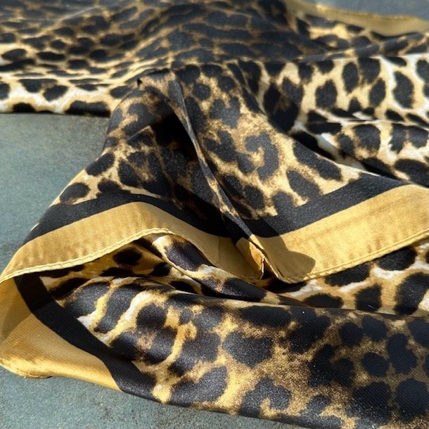 Kvadratisk trklde leo silke/viskose