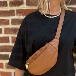 Cow bltetaske soft cognac lammeskind