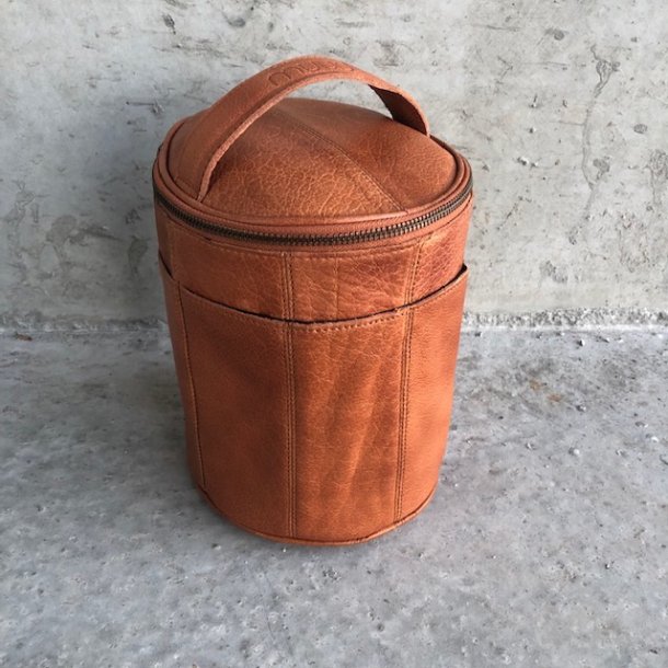 Strikketaske /toilettaske Saturn lder cognac