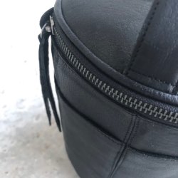 Strikketaske /toilettaske Saturn lder sort