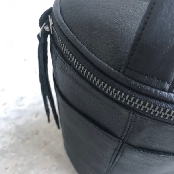 Strikketaske /toilettaske Saturn lder sort