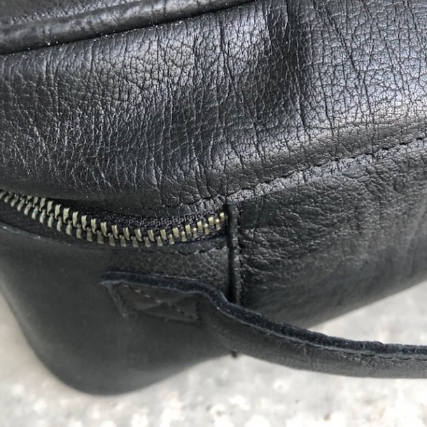 Toilettaske Shadow Sort lder