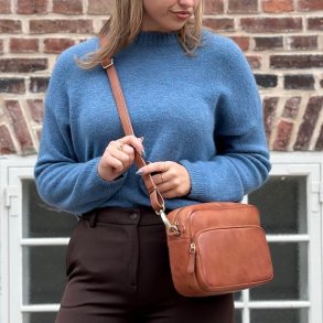 Crossbody med frontlomme retro cognac skind