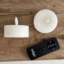 Store hvide LED fyrfadslys 2 stk. dia: 7 cm