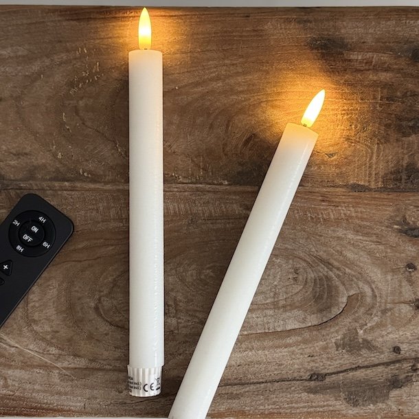  Hvide kronelys LED 2 stk.  2,2 x 24cm 