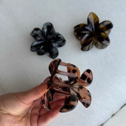 hrklemme med blomster