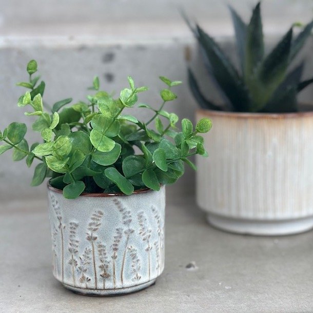 Skjuler lille gr keramik