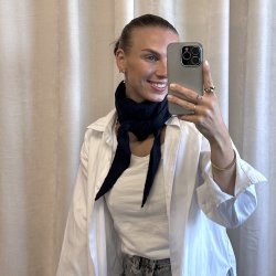 Strikket trekantet t�rkl�de Amor viskose