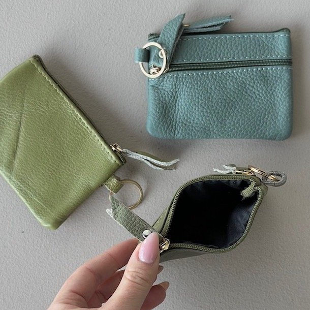 Lille pung med nglering skind