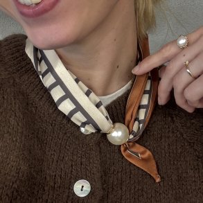 T�rkl�de Chloe med magnetisk perle 