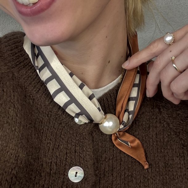 T�rkl�de Chloe med magnetisk perle 