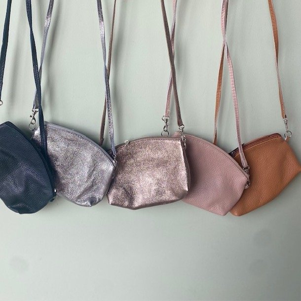 Clutch / crossbody skind