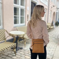 Alicia Crossbody skind