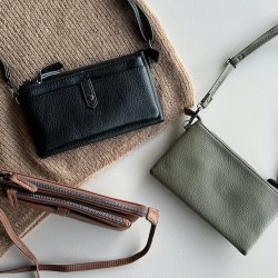 Clutch med crossbody rem