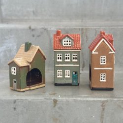 Hus til fyrfadslys keramik