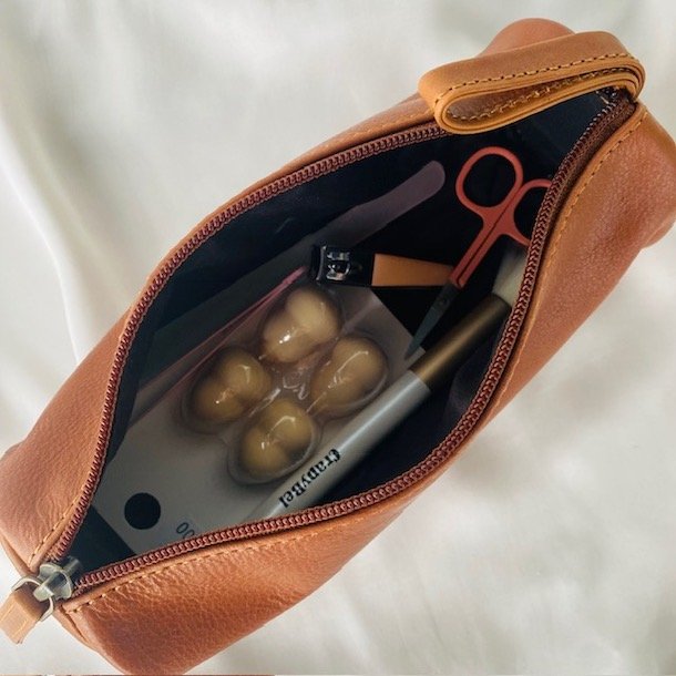 Makeup pung skind med 6 dele - i alt 7 dele