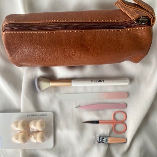 Makeup pung skind med 6 dele - i alt 7 dele