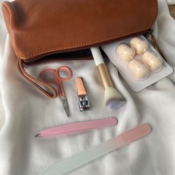 Makeup pung skind med 6 dele - i alt 7 dele