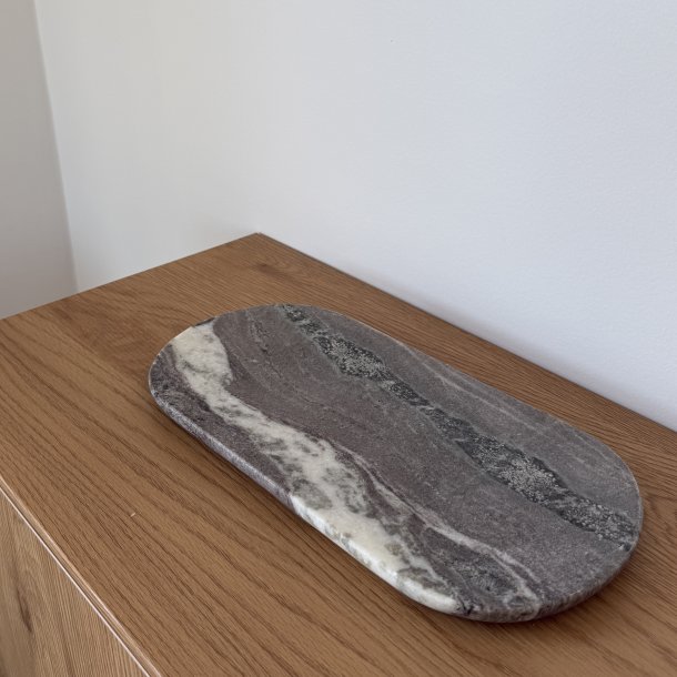 Ovalt sk�refad marmor 30 x 15 cm