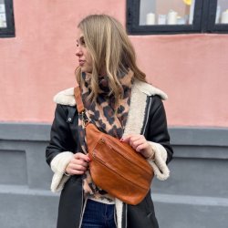 Large bltetaske COW Raw cognac skind