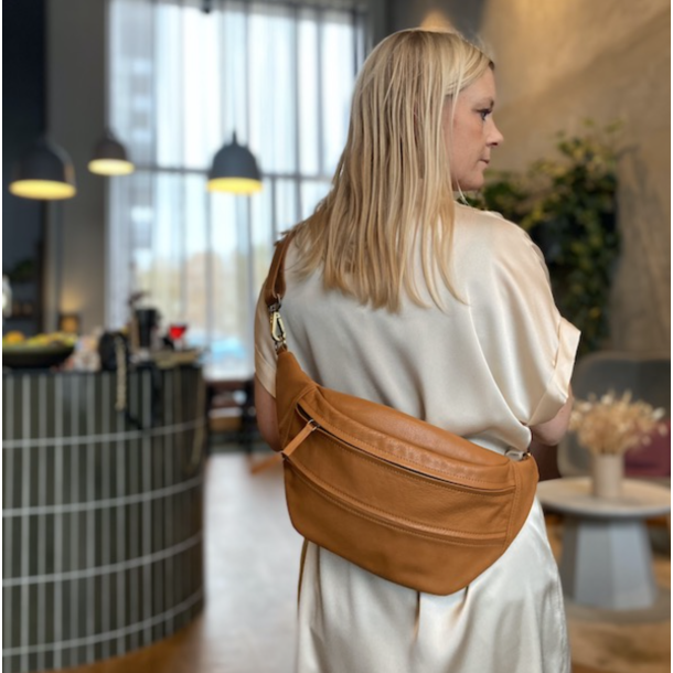 Mega bltetaske COW - skind classic cognac