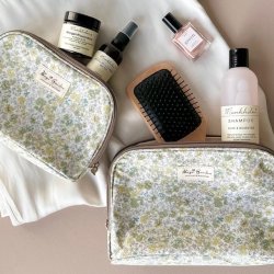 Toilettaske flora mellem blomst