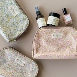 Toilettaske flora mellem blomst