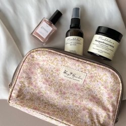 Toilettaske flora mellem blomst