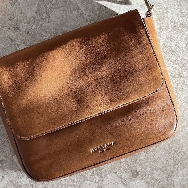 Crossbody med klap Brienno Kernelæder